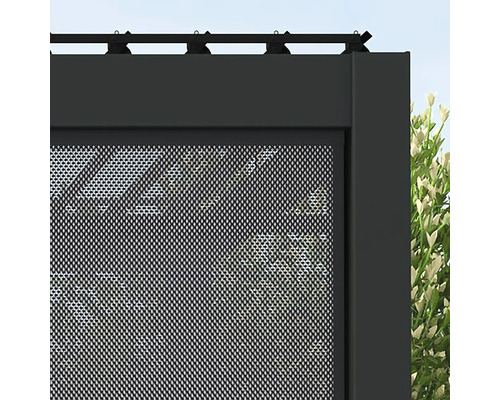 Vue détaillée d''un pavillon avec paroi en treillis métallique
