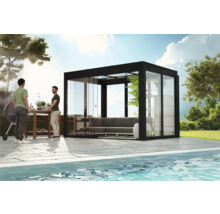 Espace extérieur avec pavillon, coin salon et barbecue à côté d''une piscine