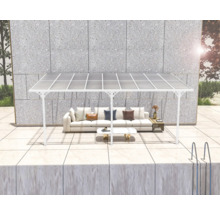 Pavillon avec canapé et table à l''extérieur