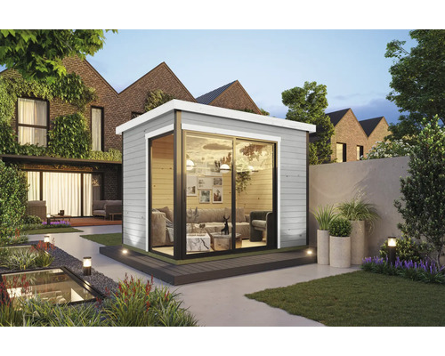 Abri de jardin avec porte coulissante et intérieur moderne dans un jardin soigné.