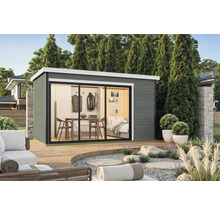Abri de jardin moderne avec portes coulissantes et terrasse en bois à l'extérieur.