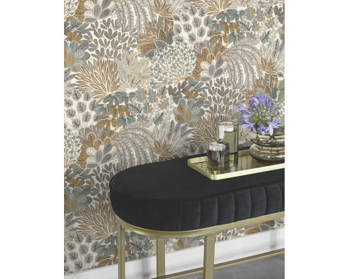 Mur décoratif avec papier peint à fleurs et banc rembourré