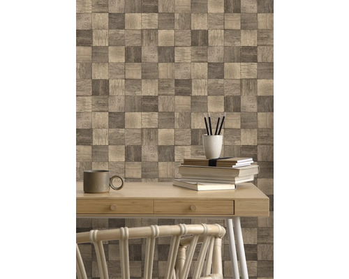 Bureau avec papier peint à blocs de bois en damier, bureau et chaise