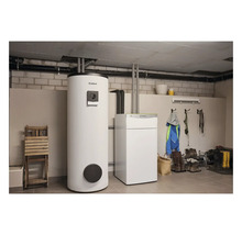 Installation de chauffage avec le logo Vaillant dans une cave