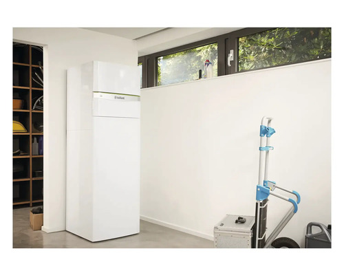Vaillant Heizung in einem hellen Raum mit Fenster und Transportwagen