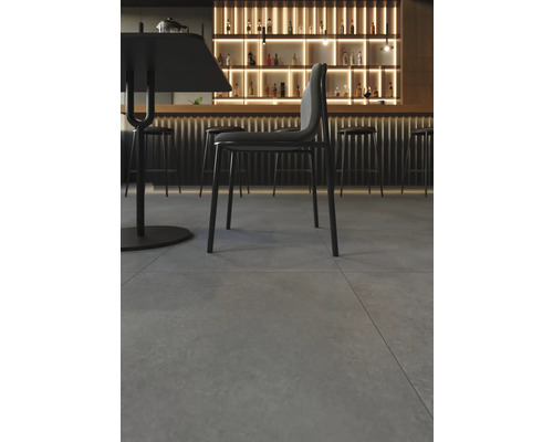 Vue intérieure avec table, chaise et bar en arrière-plan