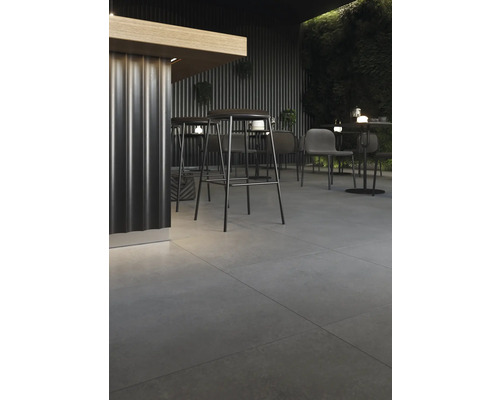 Extérieur avec tabourets de bar, chaises et carreaux de sol