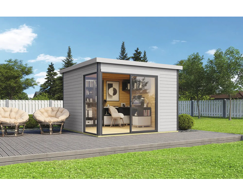 Bureau de jardin moderne avec façade en bois, devanture en verre et mobilier de bureau sur une terrasse en bois