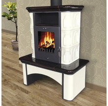 Kaminofen mit Holzfeuer im Wohnzimmer