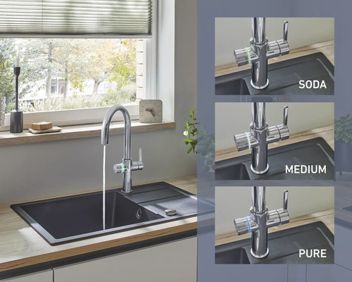 Küchenspüle mit Armatur und verschiedenen Wassereinstellungen