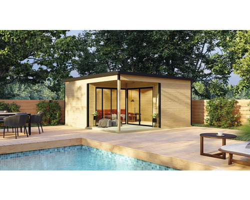 Maison de jardin en bois avec terrasse et piscine dans le jardin