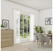 Wohnzimmer mit Kommode, Esstisch und transparenten Schiebevorhängen vor einem Fenster