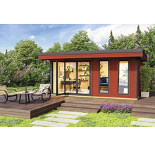 Maison de jardin moderne avec terrasse, mobilier de bureau et ensemble de sièges de jardin dans un jardin bien entretenu.