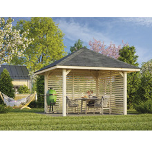 Scène de jardin avec pavillon, barbecue, table et chaises sur une pelouse