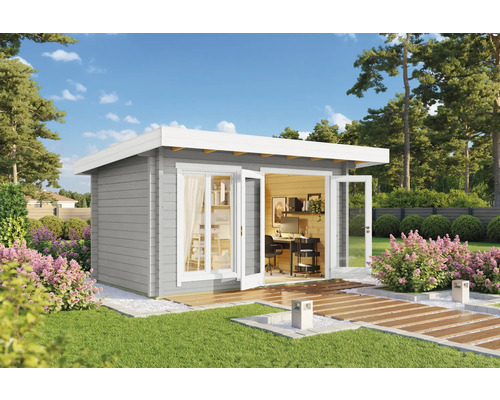 Garten Szene mit einem grauen Gartenhaus mit geöffneten Doppeltüren.