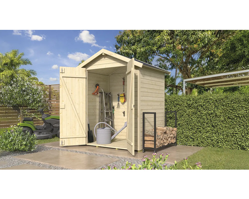 Scène de jardin avec abri à outils en bois ouvert, échelle, arrosoir et support à bois de chauffage