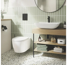 Modernes Badezimmer mit Wand-WC, Waschtisch und Spiegel