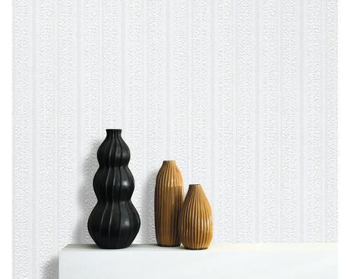 Dekorative Wand mit drei Vasen