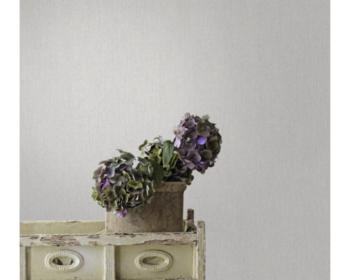 Dekorative Tapete mit zarten Texturen und subtilem Design im Interieur.