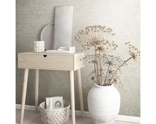 Ambiance décorative de pièce avec console, panier, vase et accessoires d''intérieur