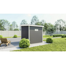 Gartenszene mit Geräteschuppen, Terrasse und Gartenzaun
