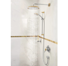 Dusche mit Kopfbrause, Handbrause, Brausestange und Armatur an der Wand