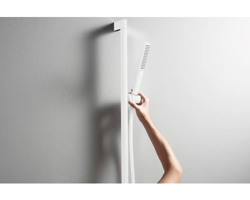 Duschsystem mit Handbrause an der Wand