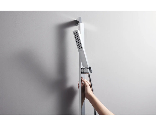 Duscharmatur mit Handbrause an der Wand montiert