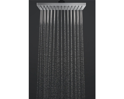 Viereckiger Duschkopf mit Wasserstrahlen