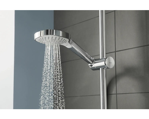 Pomme de douche avec jet d''eau et barre de douche