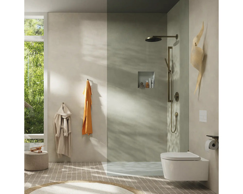 Badezimmer mit Dusche, Toilette und Accessoires im modernen Stil