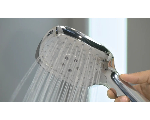 Handbrause mit laufendem Wasser