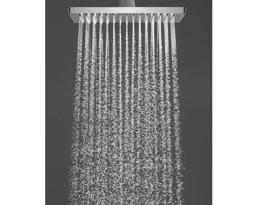 Quadratischer Duschkopf mit Wasserstrahl