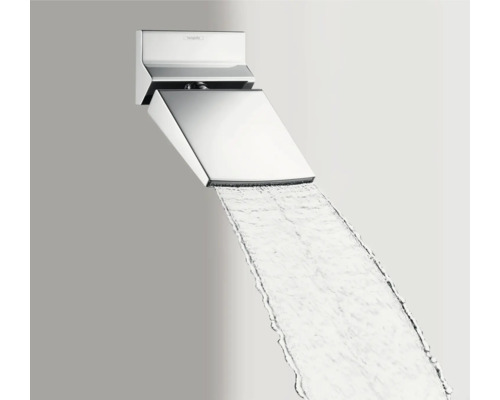 Wasserfallarmatur mit Wasserstrahl