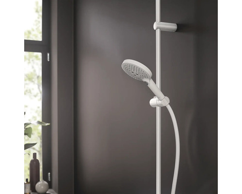 Brausestangenset mit Handbrause im Badezimmer