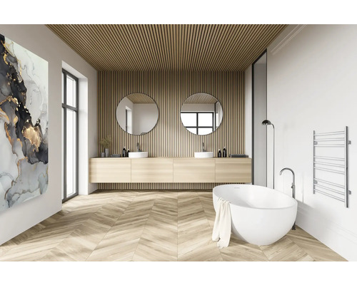 Helles Badezimmer mit Doppelwaschtisch, runden Spiegeln, Badewanne und Heizkörper