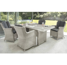Ensemble de jardin avec table et chaises en rotin avec plateau en verre et coussins d''assise