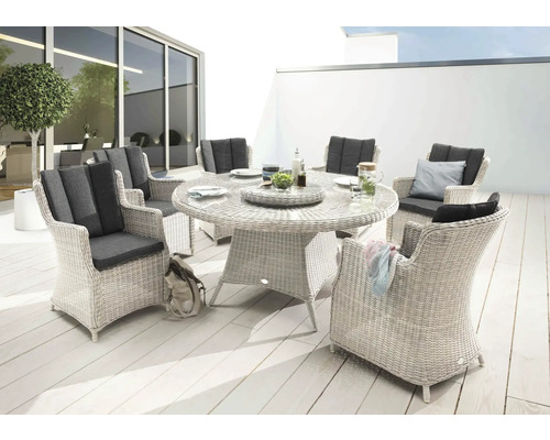Gartenmöbelset Destiny Luna 4-Sitzer 8 tlg. vintage weiß, 6 Sessel + Tisch inkl. Drehteller, Polyrattan + Aluminium, inkl. Auflagen Gartensitzgruppe mit Tisch und Stühlen auf einer Terrasse.