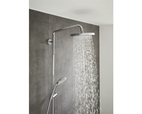 Duschsystem mit Kopf- und Handbrause im Badezimmer