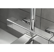 Logo Hansgrohe sur un robinet de douche chromé