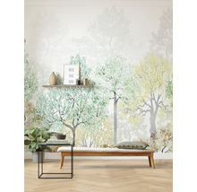 Salon avec papier peint forêt, banc et table d''appoint