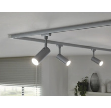 Système de rails gris avec trois spots au plafond