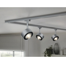 Rail de plafond avec trois spots dans un intérieur