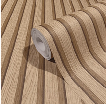 Tapetenrolle mit Holzstreifenmuster
