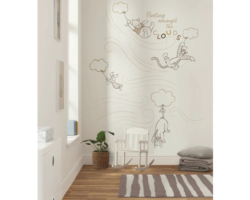 Chambre d''enfant avec stickers muraux de Winnie l''ourson, Porcinet, Bourriquet et Tigrou suspendus à des nuages
