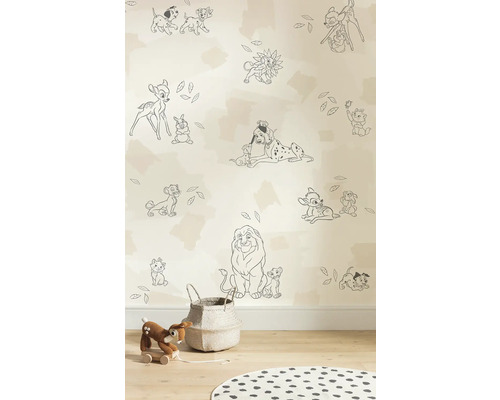 Chambre d''enfant avec un papier peint à motifs Disney, un jouet et un panier