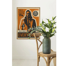Gerahmtes Poster mit dem Aufdruck einer fiktiven Figur und dem Text ''This is bigger than the TVA. This is about everything.''