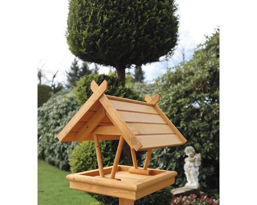 Mangeoire en bois avec toit dans le jardin