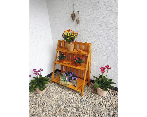 Holz Pflanzenregal mit drei Ebenen und Blumendekoration im Aussenbereich