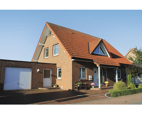 Einfamilienhaus mit Ziegelmauerwerk und Ziegeldach